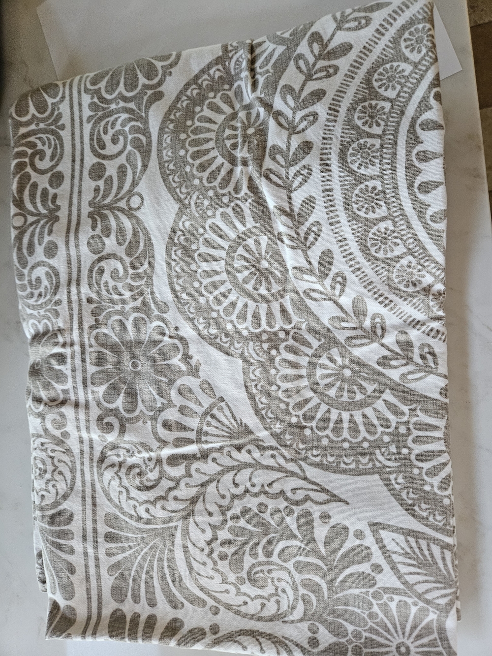 Cynthia Rowley Beige and White Paisley Bath Towel